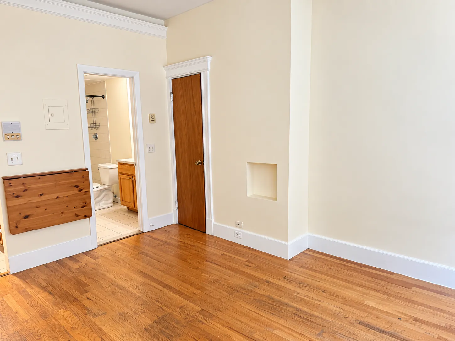 2 bed, 1 bath apartment for rent at 11 Grove St Unit 5, Beacon Hill — photo 3 of 9