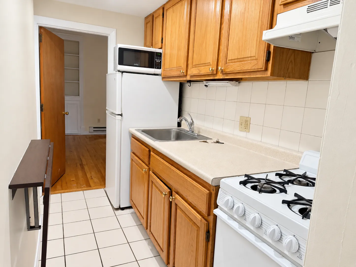 2 bed, 1 bath apartment for rent at 11 Grove St Unit 5, Beacon Hill — photo 5 of 9