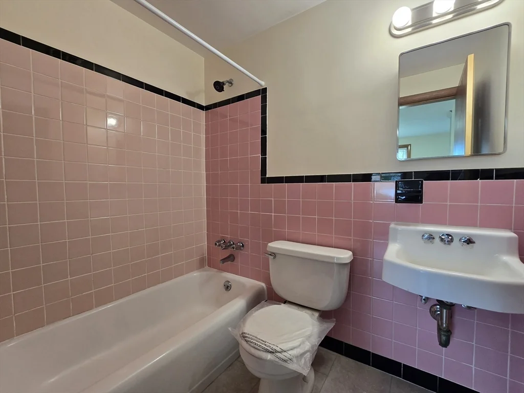 1 bed, 1 bath apartment for rent at 11 Guild St Unit 2R, Quincy — photo 16 of 21