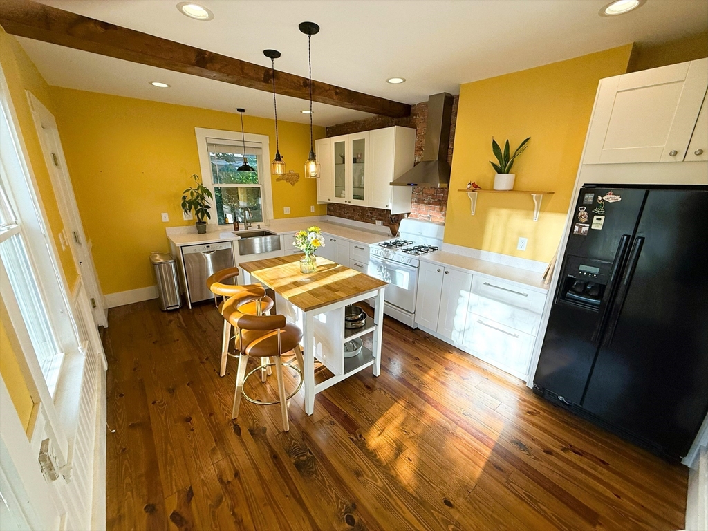 3 bed, 1 bath apartment for rent at 11 Hadwin Way Unit 11, Roslindale — photo 1 of 10
