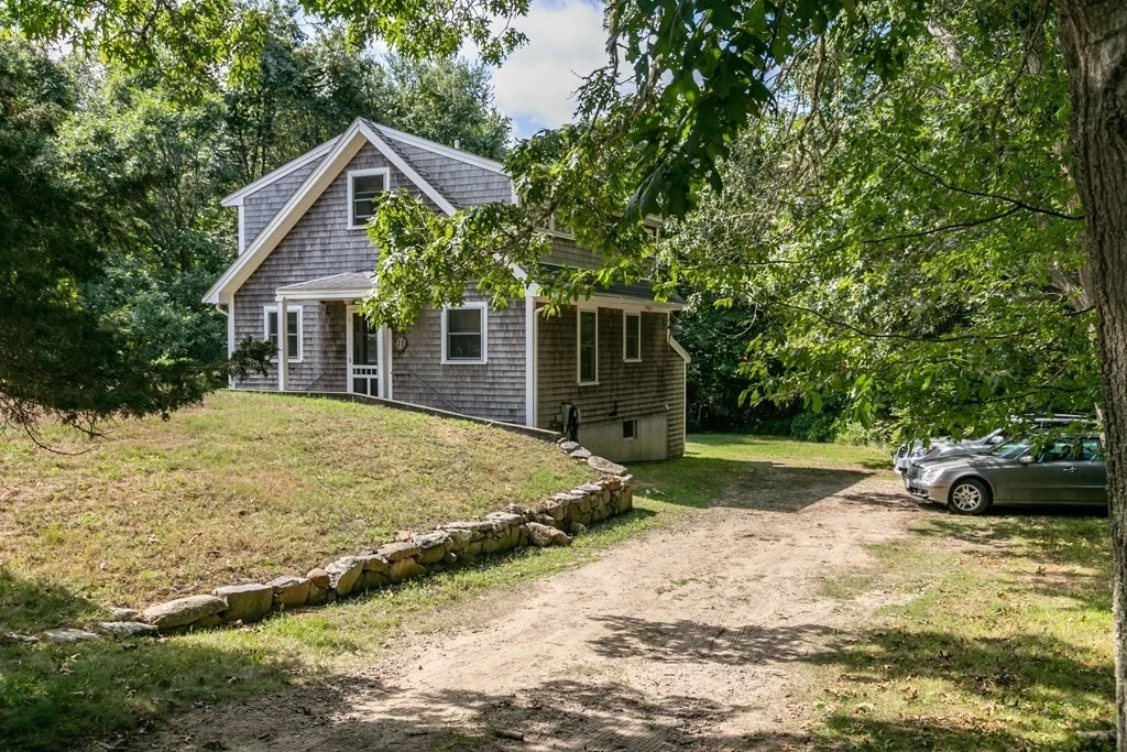 2 bed, 2 bath apartment for rent at 11 Hammett Ln, Chilmark — photo 1 of 20