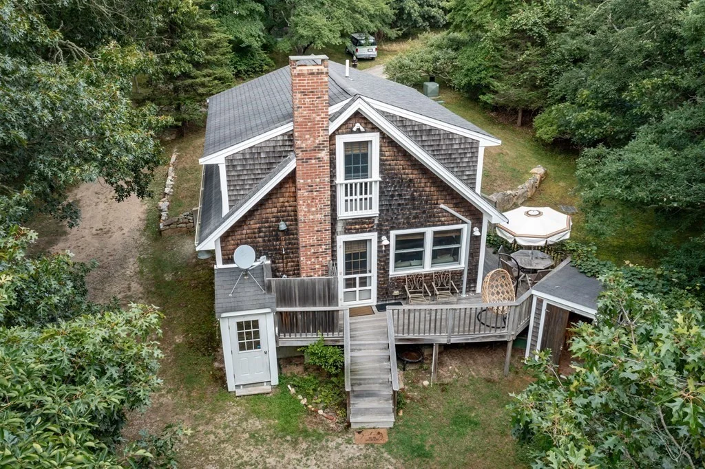 2 bed, 2 bath apartment for rent at 11 Hammett Ln, Chilmark — photo 18 of 20