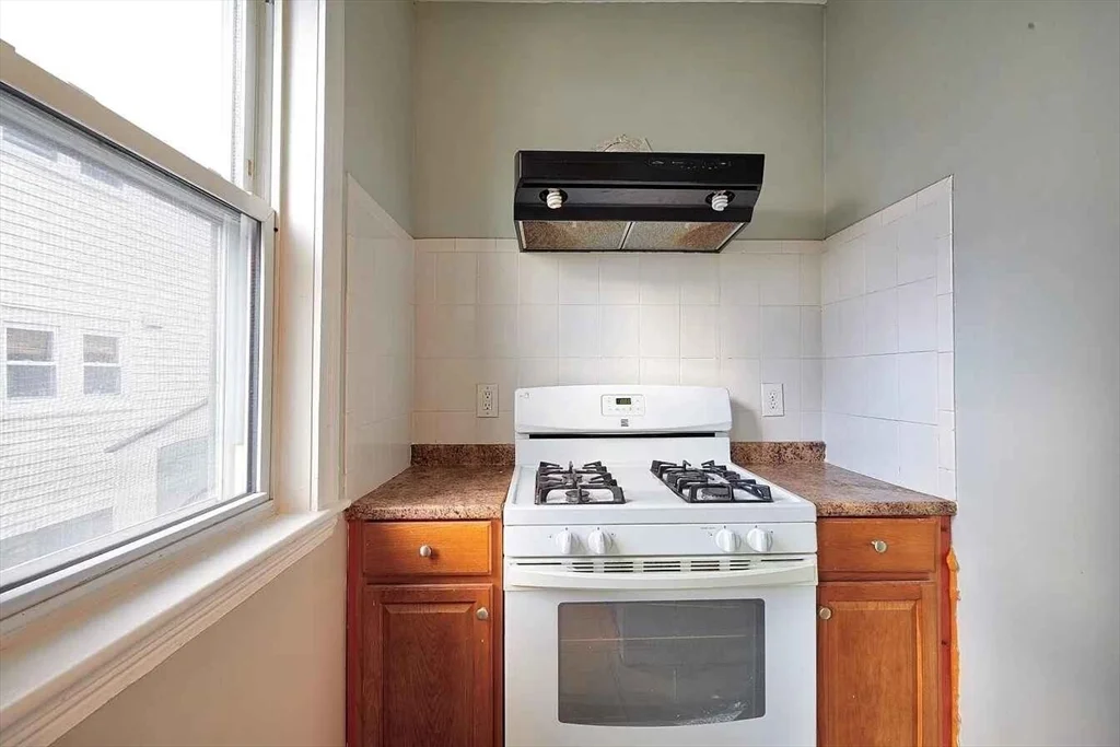 3 bed, 1 bath apartment for rent at 11 Harnden Rd Unit 2, Bell Rock — photo 6 of 12