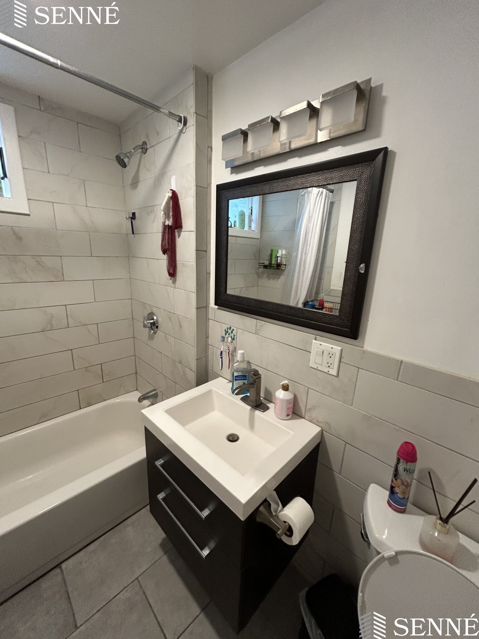 4 bed, 1.5 bath apartment for rent at 11 Harold St Unit 1, Ward Two — photo 5 of 11