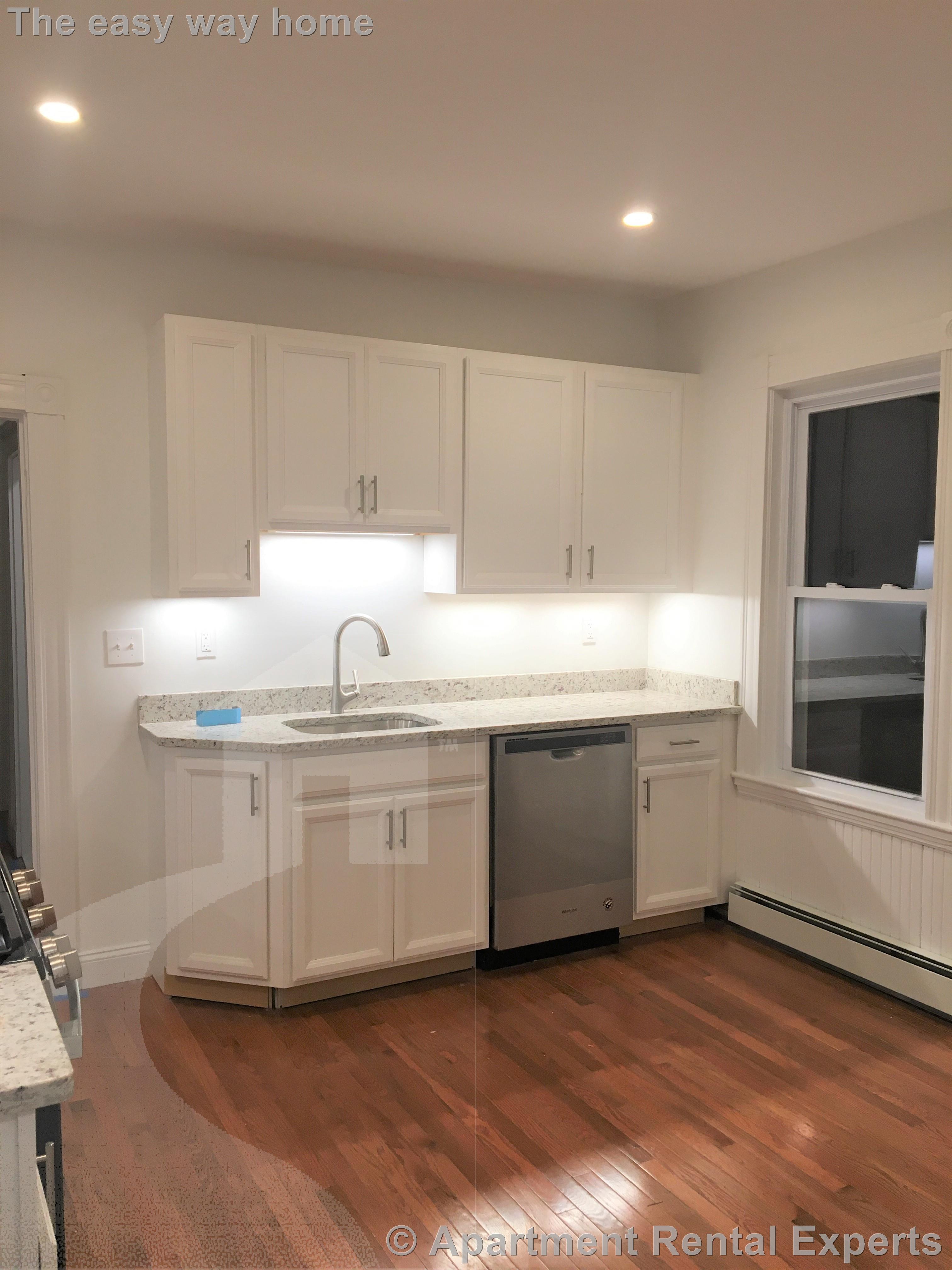 4 bed, 1 bath apartment for rent at 11 Harold St Unit 2, Ward Two — photo 2 of 19