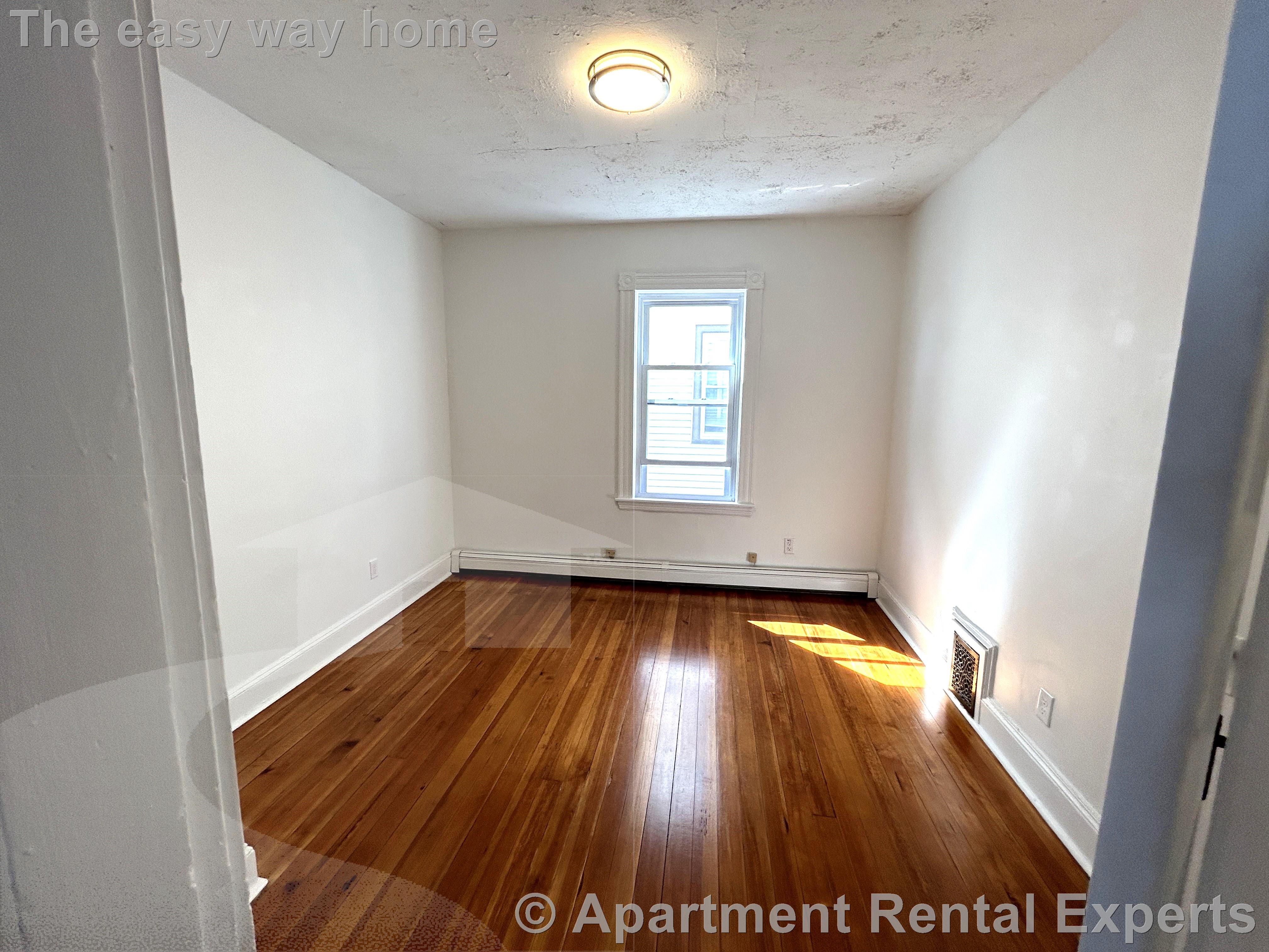 4 bed, 1 bath apartment for rent at 11 Harold St Unit 2, Ward Two — photo 3 of 19