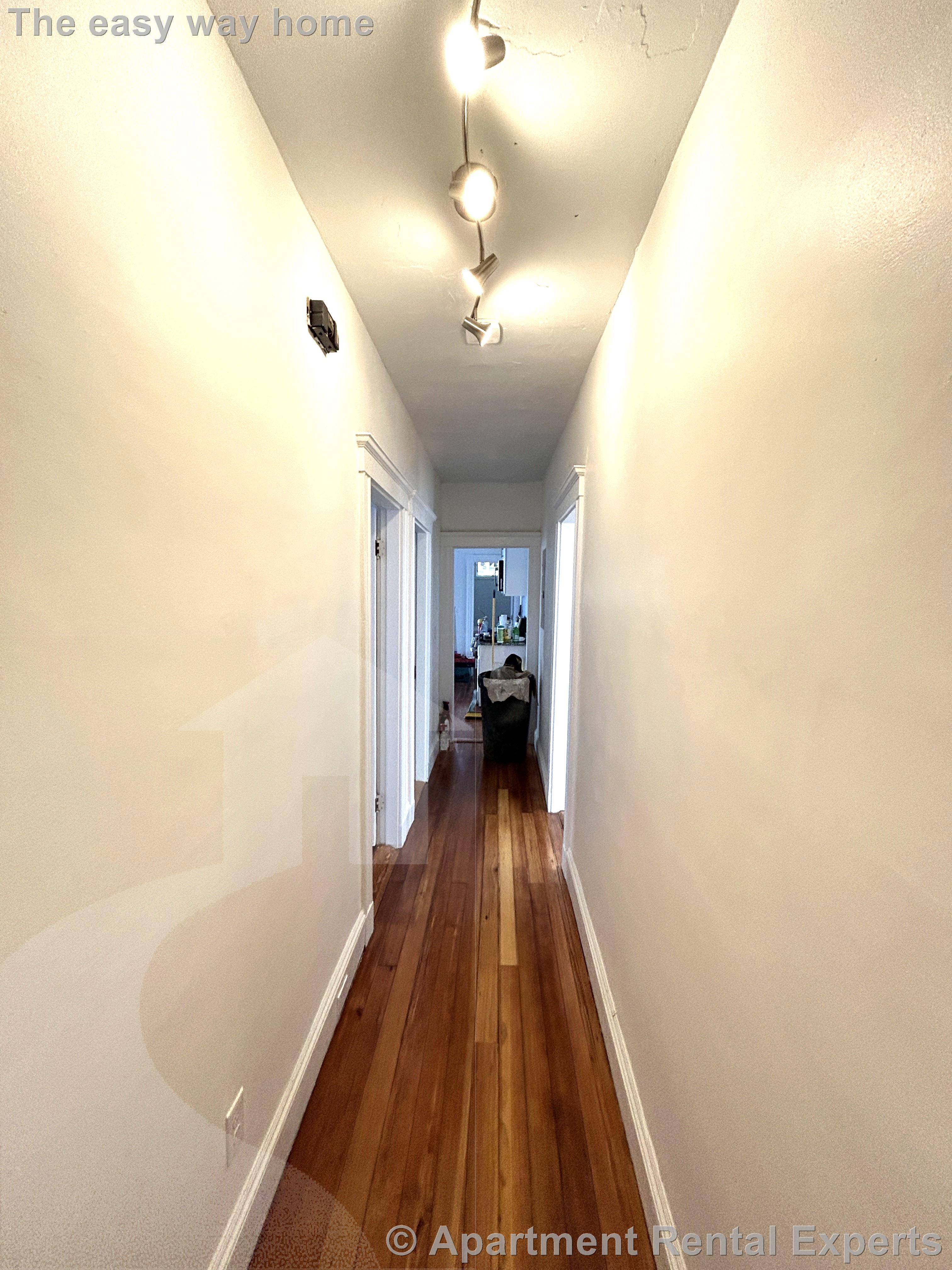 4 bed, 1 bath apartment for rent at 11 Harold St Unit 2, Ward Two — photo 8 of 19