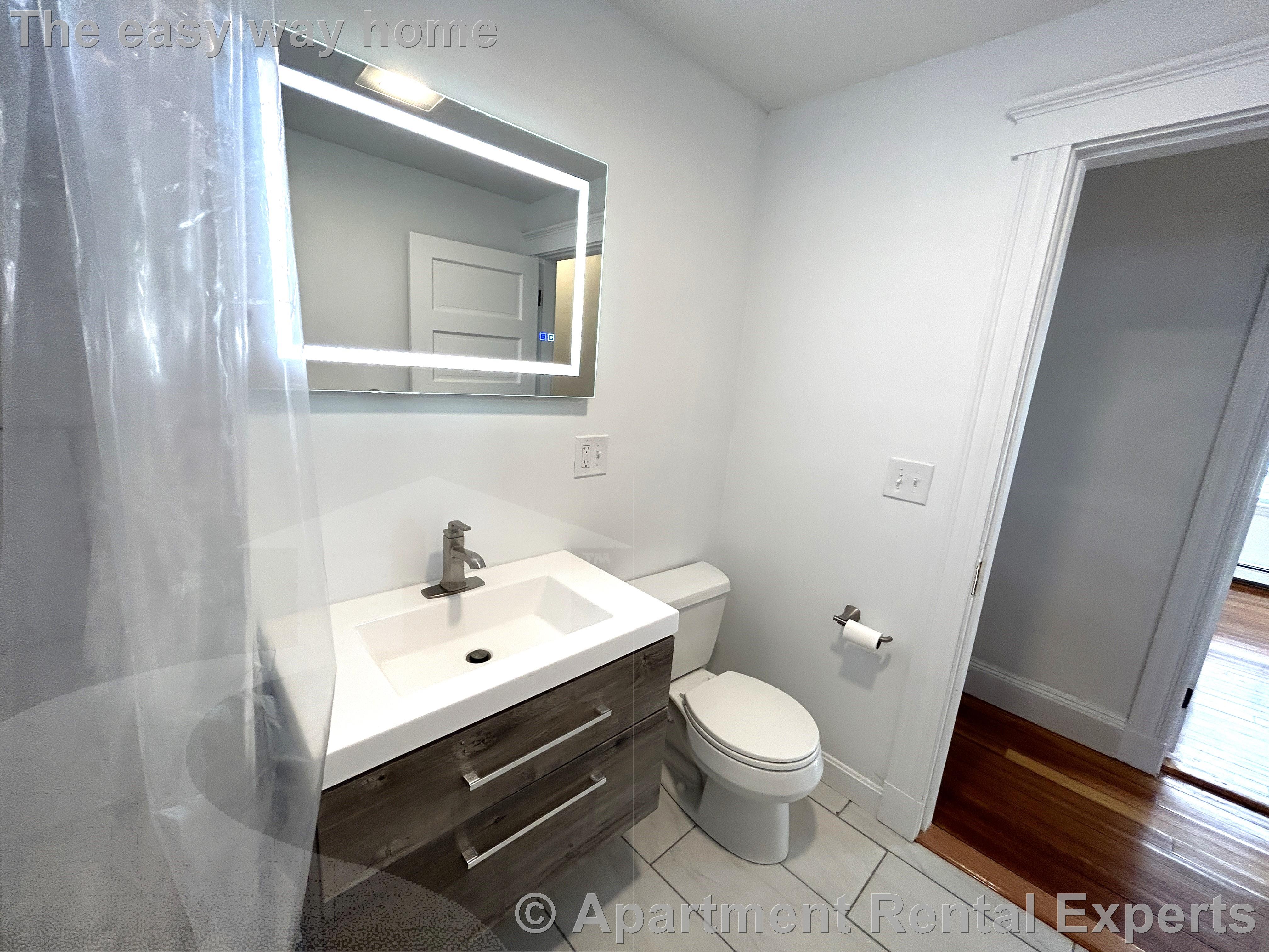 4 bed, 1 bath apartment for rent at 11 Harold St Unit 2, Ward Two — photo 4 of 19