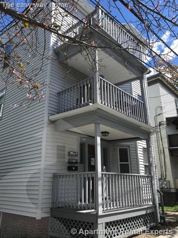 4 bed, 1 bath apartment for rent at 11 Harold St Unit 3, Ward Two — photo 7 of 8