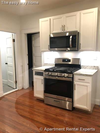 4 bed, 1 bath apartment for rent at 11 Harold St Unit 3, Ward Two — photo 2 of 8