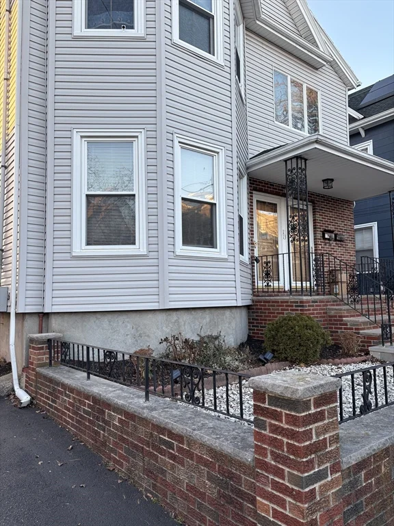 1 bed, 1 bath apartment for rent at 11 Hatch St Unit 0, Everett — photo 2 of 14