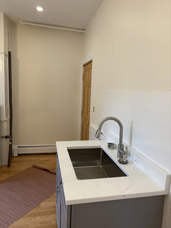 1 bed, 1 bath apartment for rent at 11 Hatch St Unit 0, Everett — photo 12 of 14