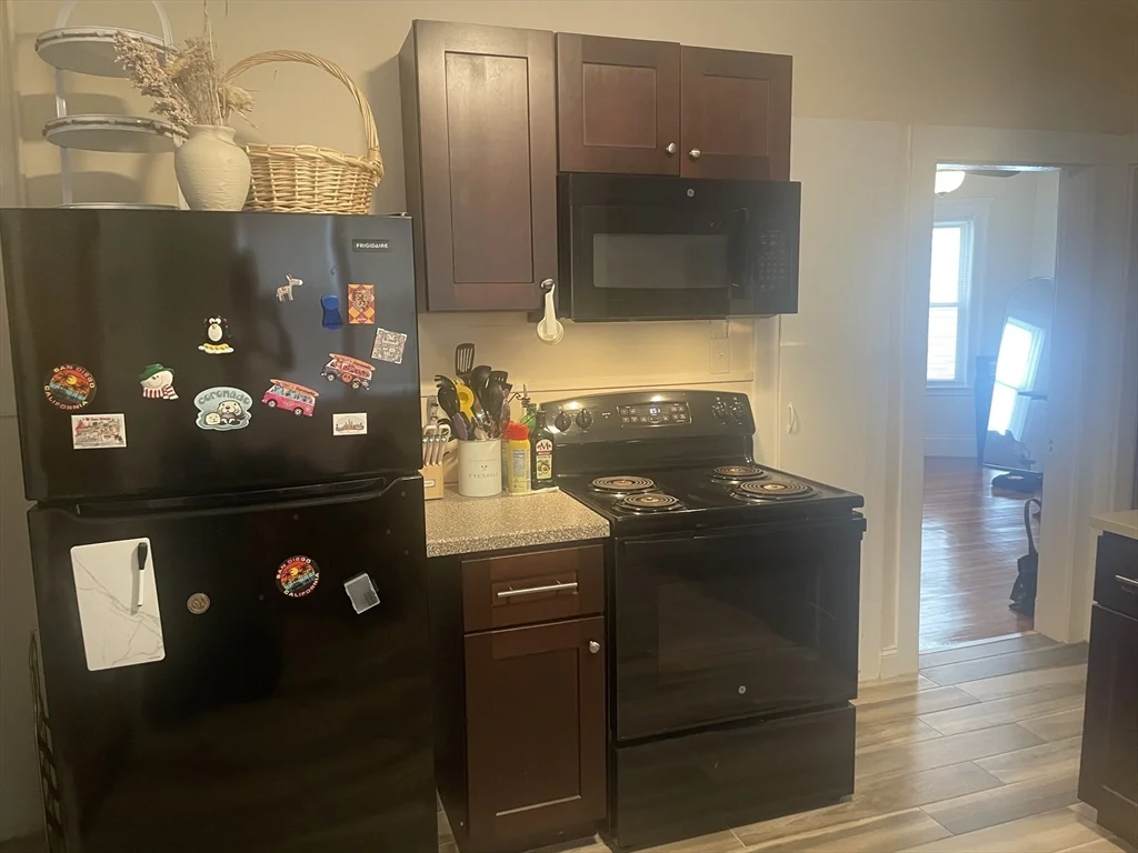 2 bed, 1 bath apartment for rent at 11 Heath Unit 1, Winter Hill — photo 4 of 14
