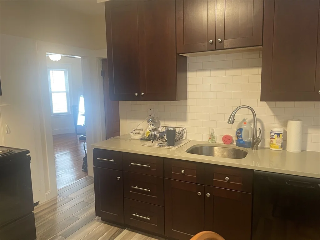 2 bed, 1 bath apartment for rent at 11 Heath Unit 1, Winter Hill — photo 5 of 14