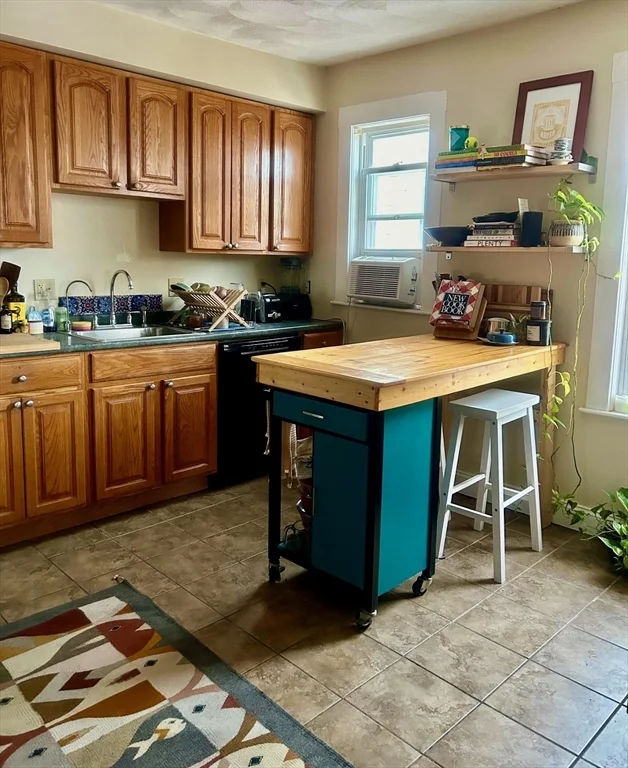 2 bed, 1 bath apartment for rent at 11 Heath Unit 3, Somerville — photo 2 of 15