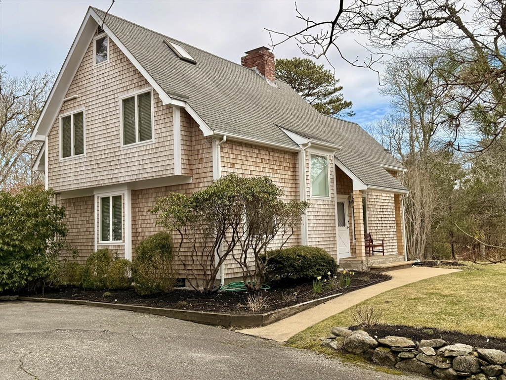 4 bed, 2 bath apartment for rent at 11 High Meadow, Oak Bluffs — photo 39 of 41