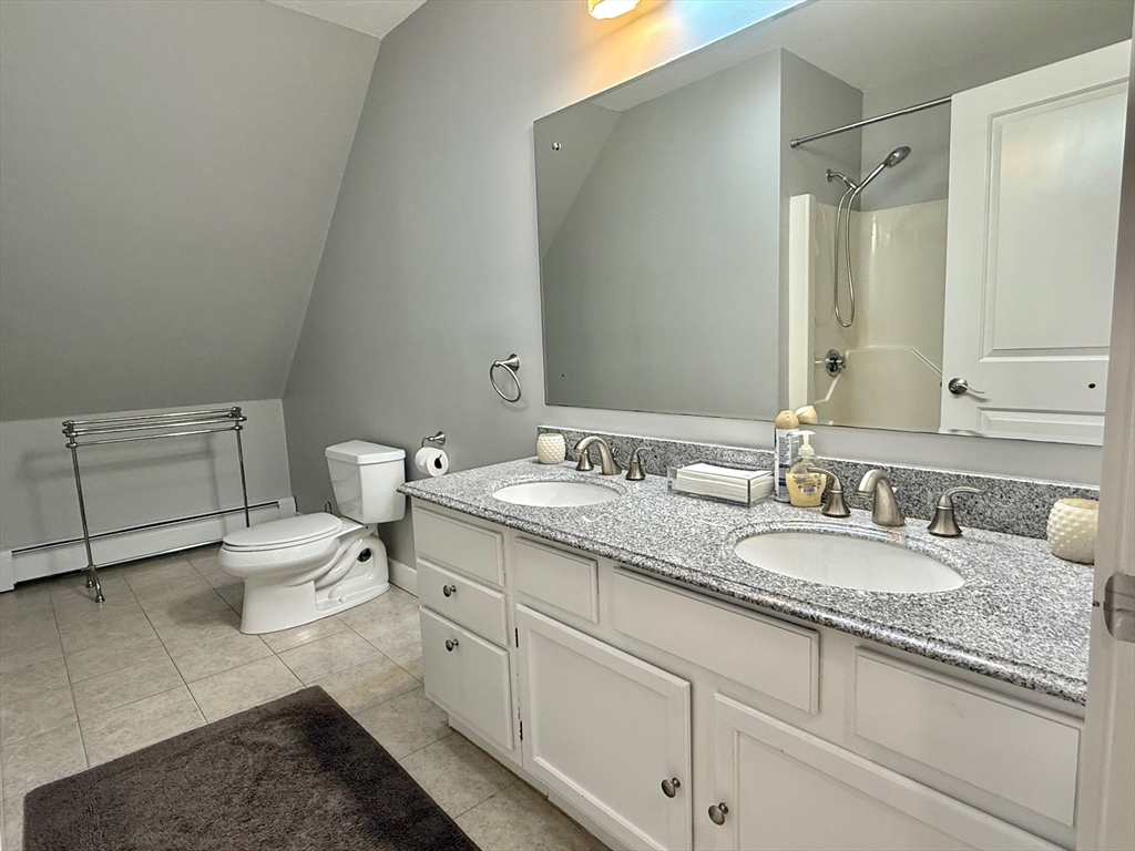 4 bed, 2 bath apartment for rent at 11 High Meadow, Oak Bluffs — photo 33 of 41