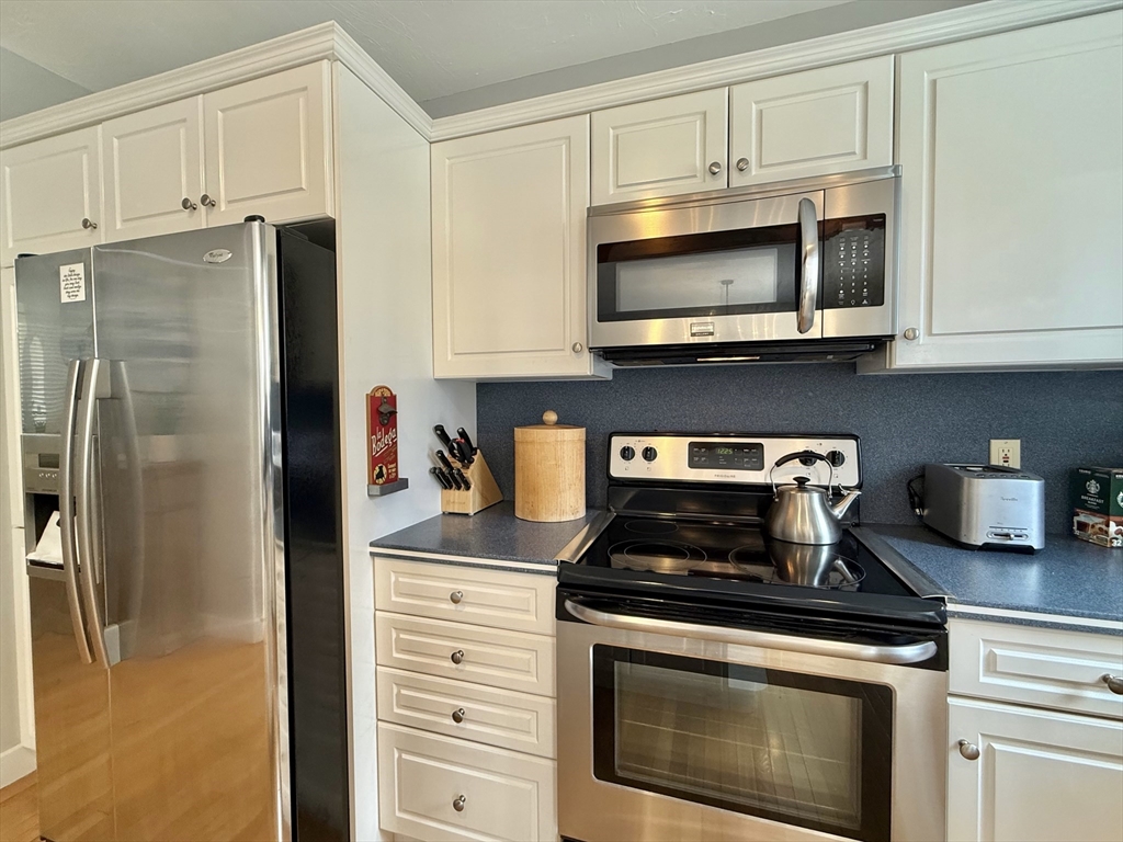 4 bed, 2 bath apartment for rent at 11 High Meadow, Oak Bluffs — photo 10 of 41