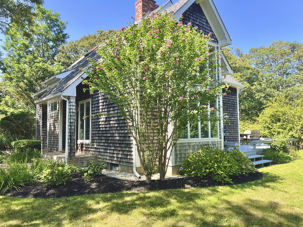 4 bed, 2 bath apartment for rent at 11 High Meadow, Oak Bluffs — photo 1 of 41