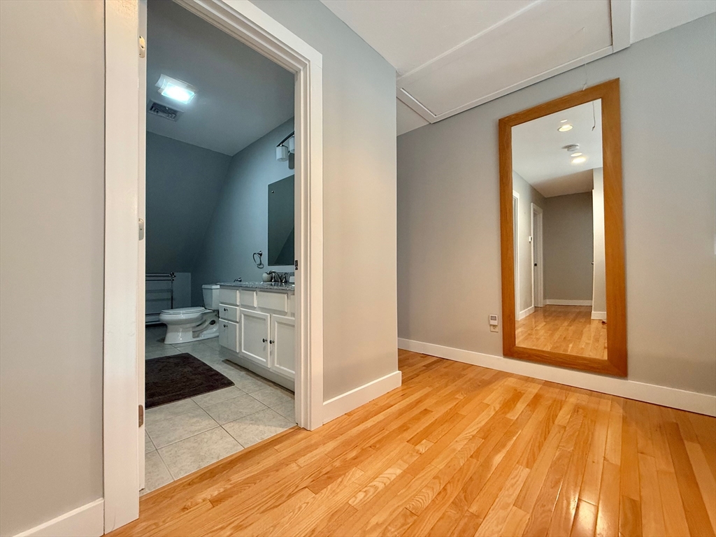 4 bed, 2 bath apartment for rent at 11 High Meadow, Oak Bluffs — photo 28 of 41