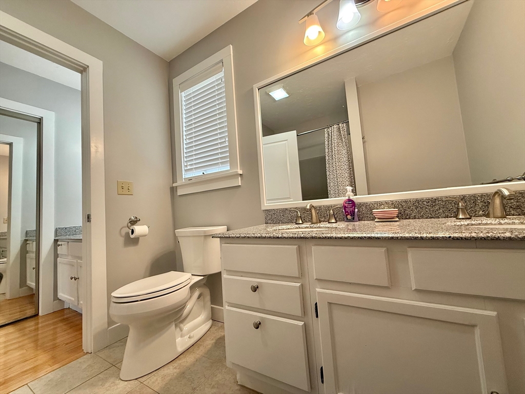 4 bed, 2 bath apartment for rent at 11 High Meadow, Oak Bluffs — photo 19 of 41