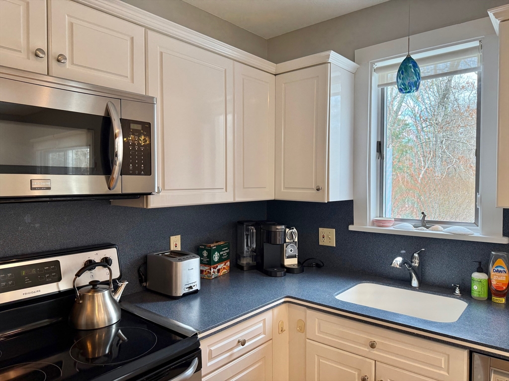 4 bed, 2 bath apartment for rent at 11 High Meadow, Oak Bluffs — photo 12 of 41