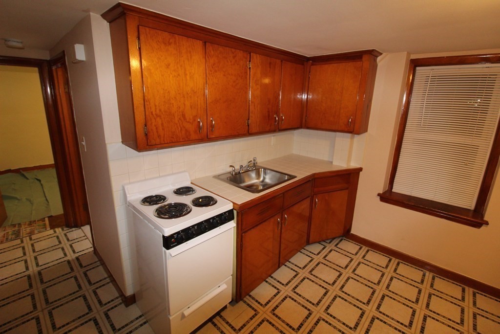 1 bed, 1 bath apartment for rent at 11 High St Unit 2, Revere — photo 2 of 6
