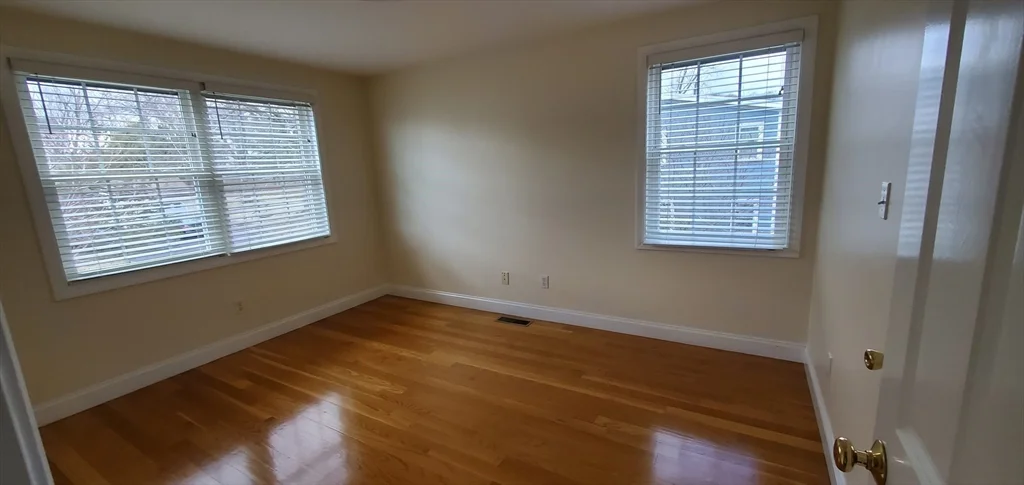 3 bed, 2 bath apartment for rent at 11 Highlandview Ave Unit 11, Winchester — photo 11 of 24