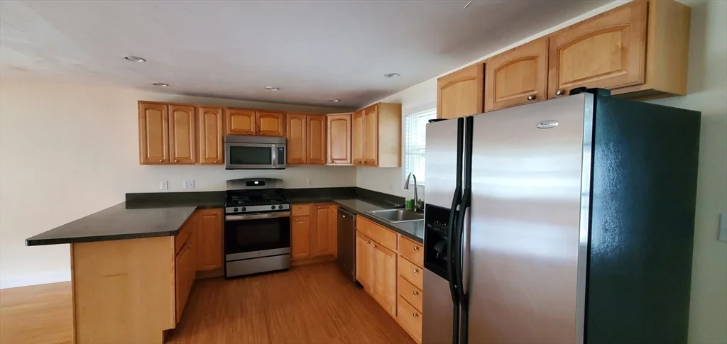 3 bed, 2 bath apartment for rent at 11 Highlandview Ave Unit 11, Winchester — photo 4 of 24