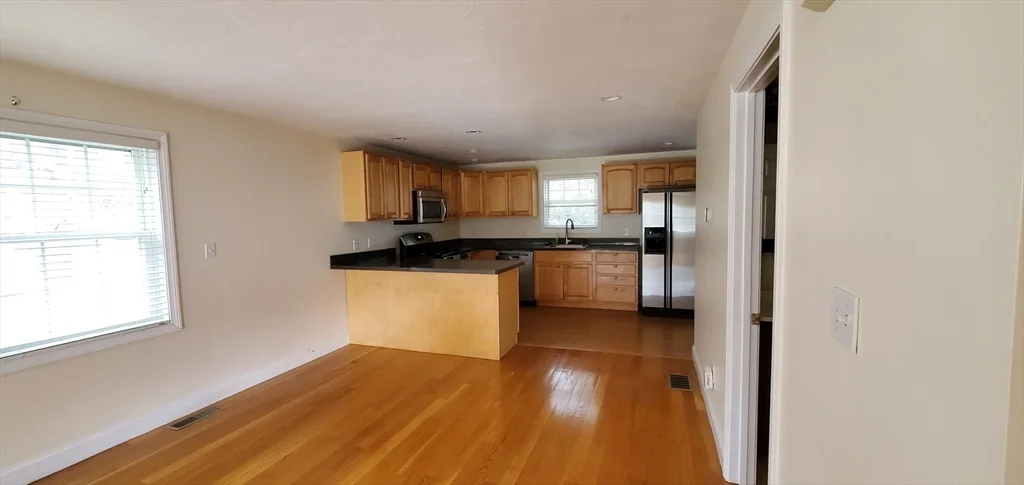 3 bed, 2 bath apartment for rent at 11 Highlandview Ave Unit 11, Winchester — photo 6 of 24