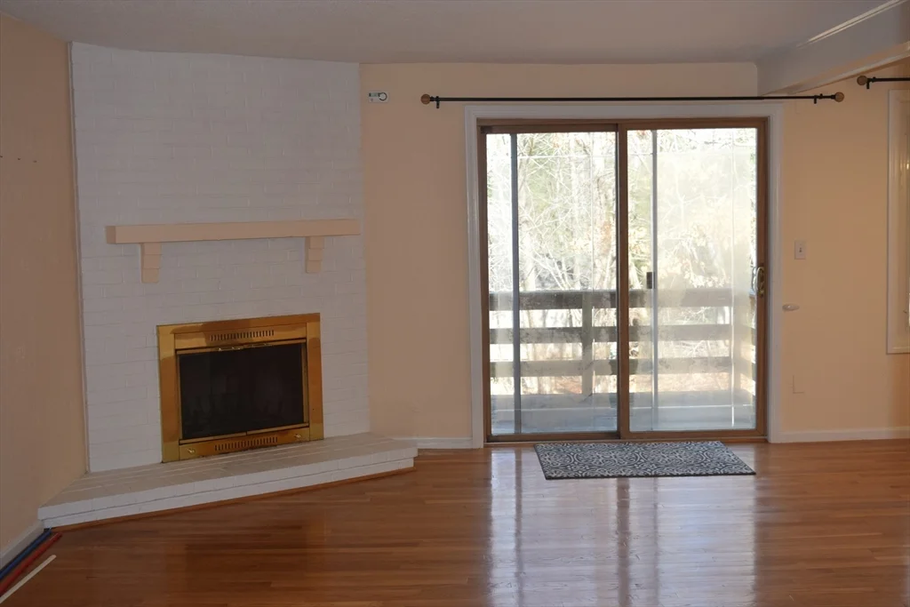 3 bed, 2 bath apartment for rent at 11 Hilltop Ln Unit 11, Easton — photo 2 of 31