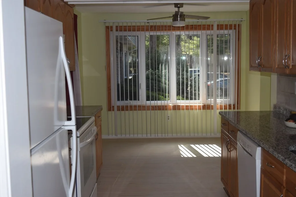 3 bed, 2 bath apartment for rent at 11 Hilltop Ln Unit 11, Easton — photo 8 of 31
