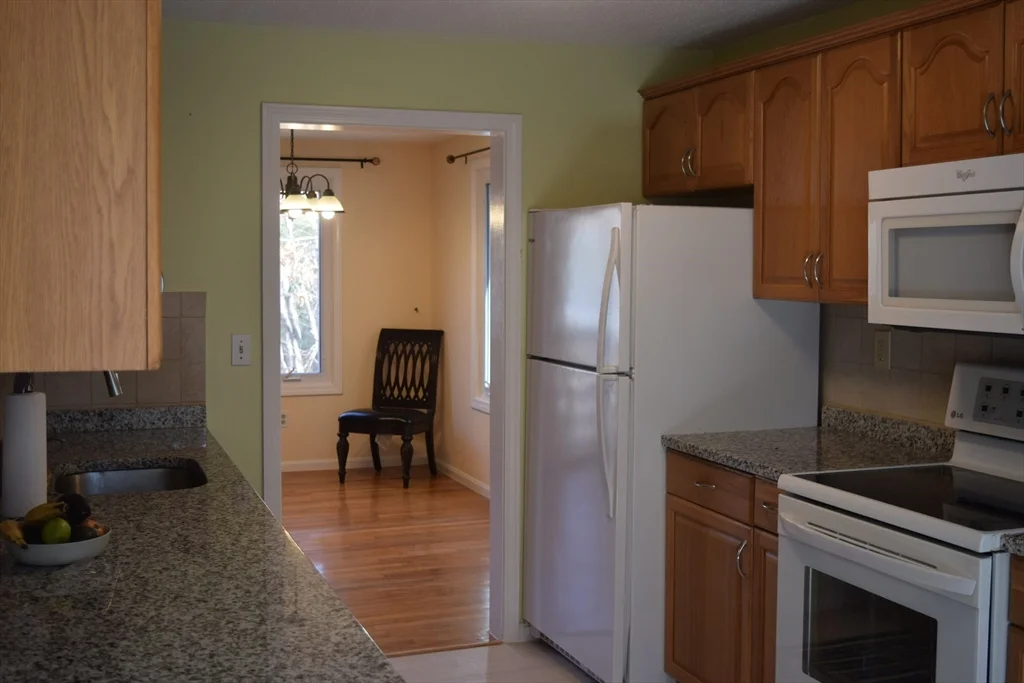3 bed, 2 bath apartment for rent at 11 Hilltop Ln Unit 11, Easton — photo 12 of 31