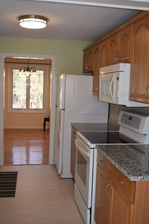 3 bed, 2 bath apartment for rent at 11 Hilltop Ln Unit 11, Easton — photo 14 of 31