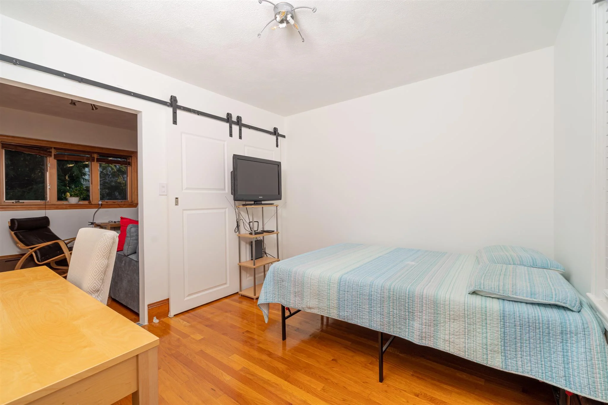 2 bed, 1 bath apartment for rent at 11 Hinckley St Unit 1, Magoun Square — photo 6 of 9
