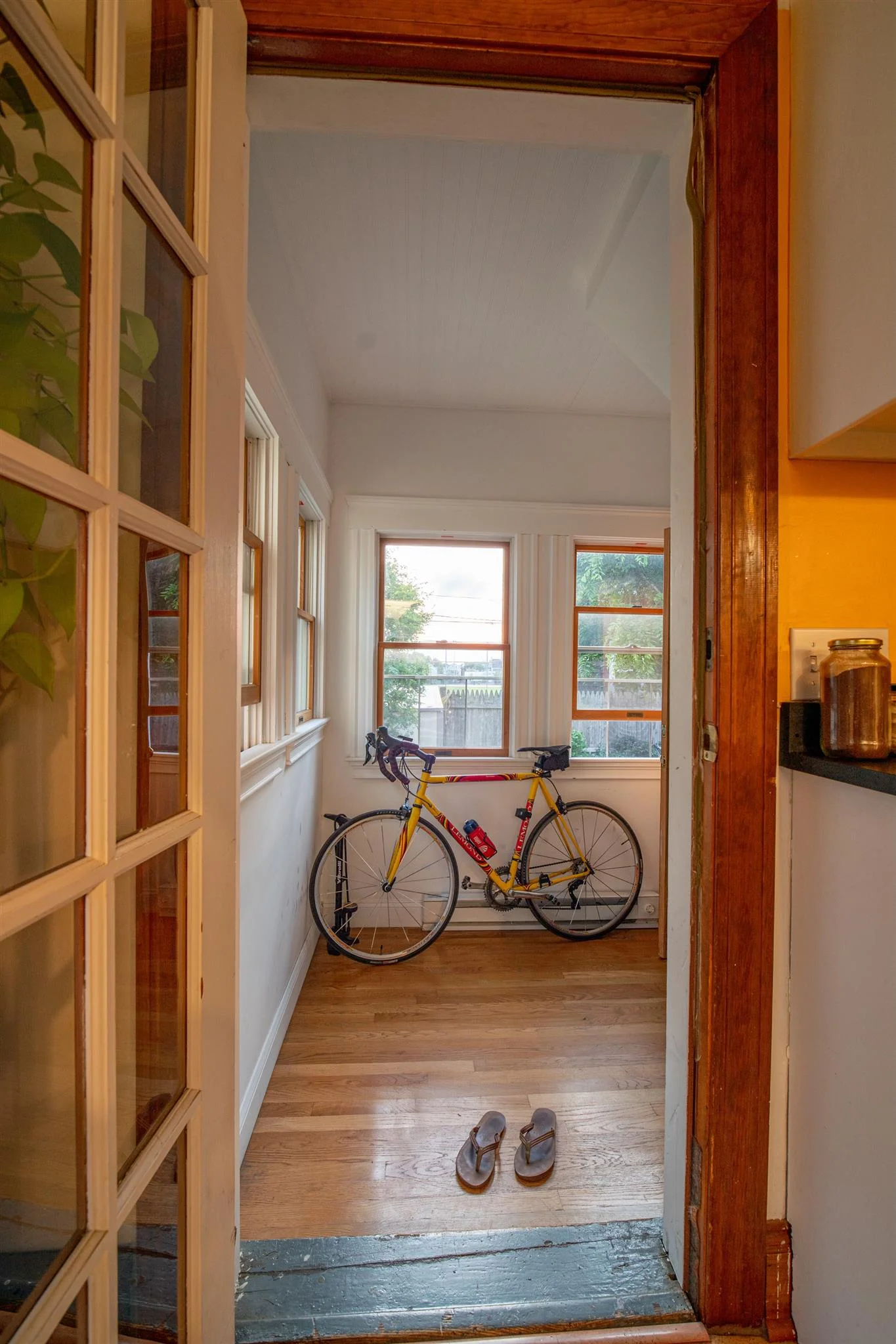 2 bed, 1 bath apartment for rent at 11 Hinckley St Unit 1, Magoun Square — photo 2 of 9