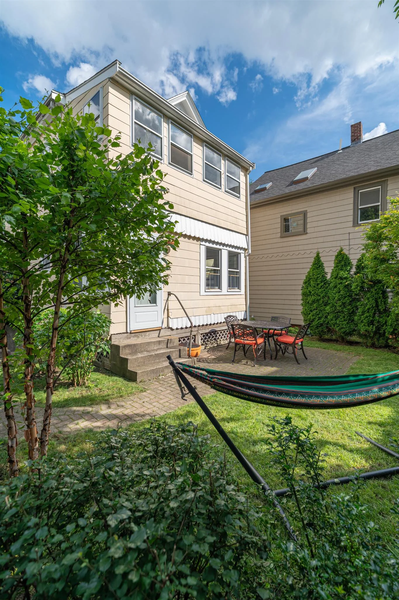 2 bed, 1 bath apartment for rent at 11 Hinckley St Unit 1, Magoun Square — photo 8 of 9