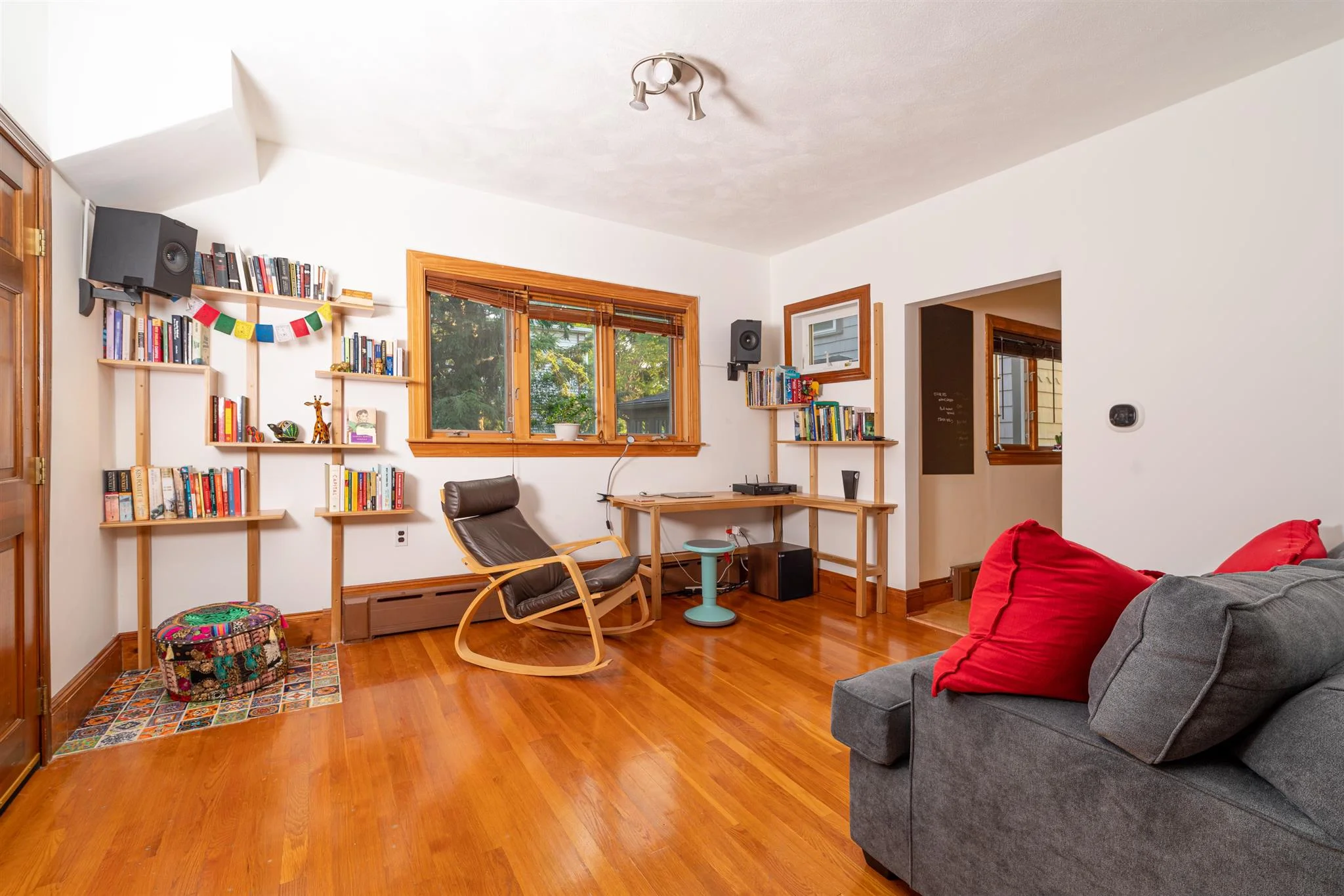 2 bed, 1 bath apartment for rent at 11 Hinckley St Unit 1, Magoun Square — photo 3 of 9