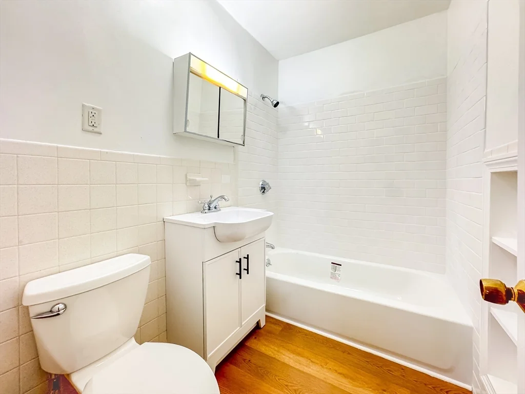 2 bed, 1 bath apartment for rent at 11 Hodges Ave Unit 10, Quincy — photo 8 of 16