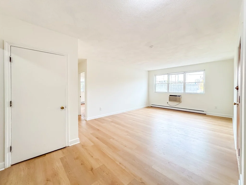 2 bed, 1 bath apartment for rent at 11 Hodges Ave Unit 10, Quincy — photo 5 of 16