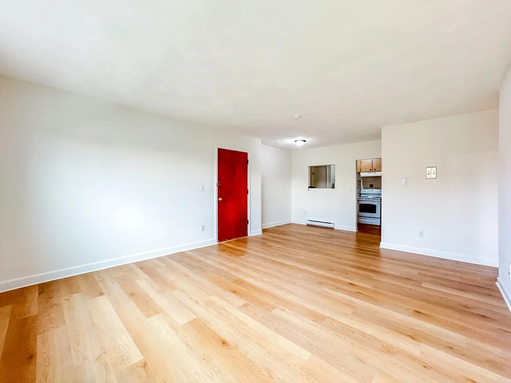 2 bed, 1 bath apartment for rent at 11 Hodges Ave Unit 10, Quincy — photo 3 of 16