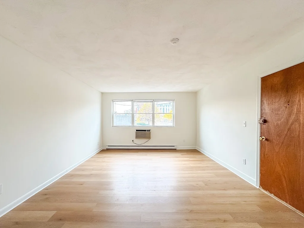 2 bed, 1 bath apartment for rent at 11 Hodges Ave Unit 10, Quincy — photo 4 of 16