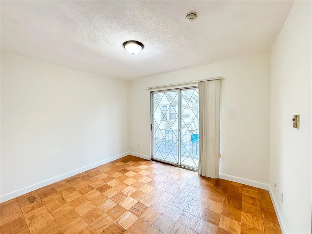 2 bed, 1 bath apartment for rent at 11 Hodges Ave Unit 10, Quincy — photo 11 of 16