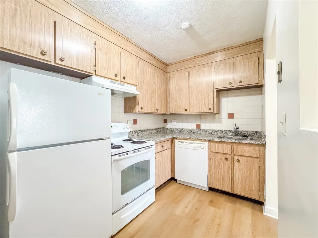 2 bed, 1 bath apartment for rent at 11 Hodges Ave Unit 10, Quincy — photo 7 of 16