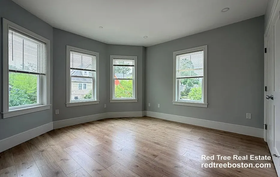 3 bed, 2 bath apartment for rent at 11 Holton St Unit 2, Allston — photo 4 of 7