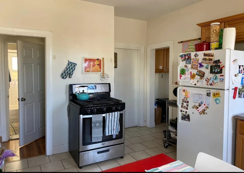3 bed, 1 bath apartment for rent at 11 Houghton St Unit 2, Ward Two — photo 6 of 18
