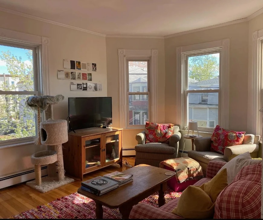 3 bed, 1 bath apartment for rent at 11 Houghton St Unit 2, Ward Two — photo 1 of 18