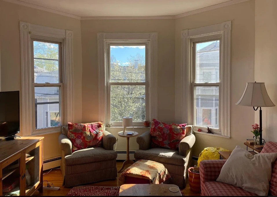 3 bed, 1 bath apartment for rent at 11 Houghton St Unit 2, Ward Two — photo 2 of 18