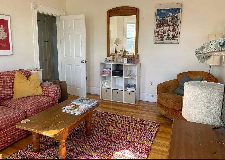 3 bed, 1 bath apartment for rent at 11 Houghton St Unit 2, Ward Two — photo 3 of 18