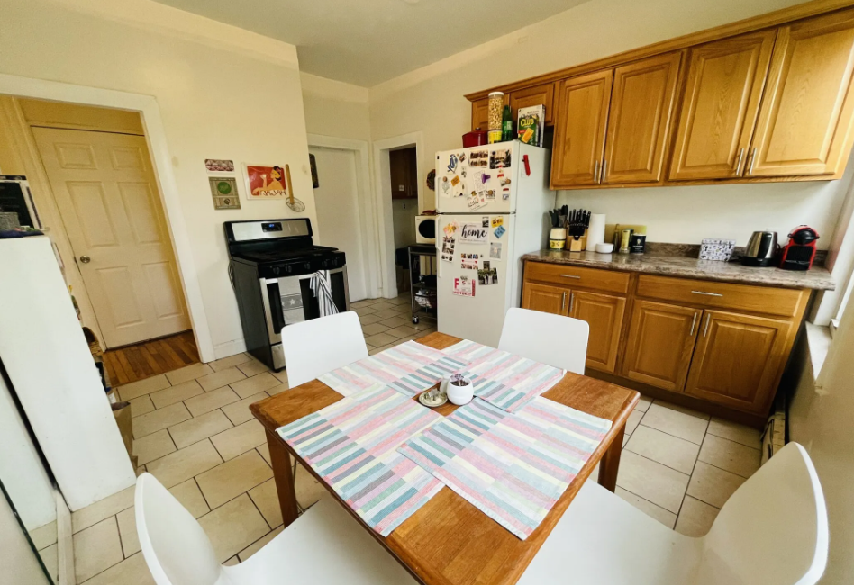 3 bed, 1 bath apartment for rent at 11 Houghton St Unit 2, Ward Two — photo 5 of 18